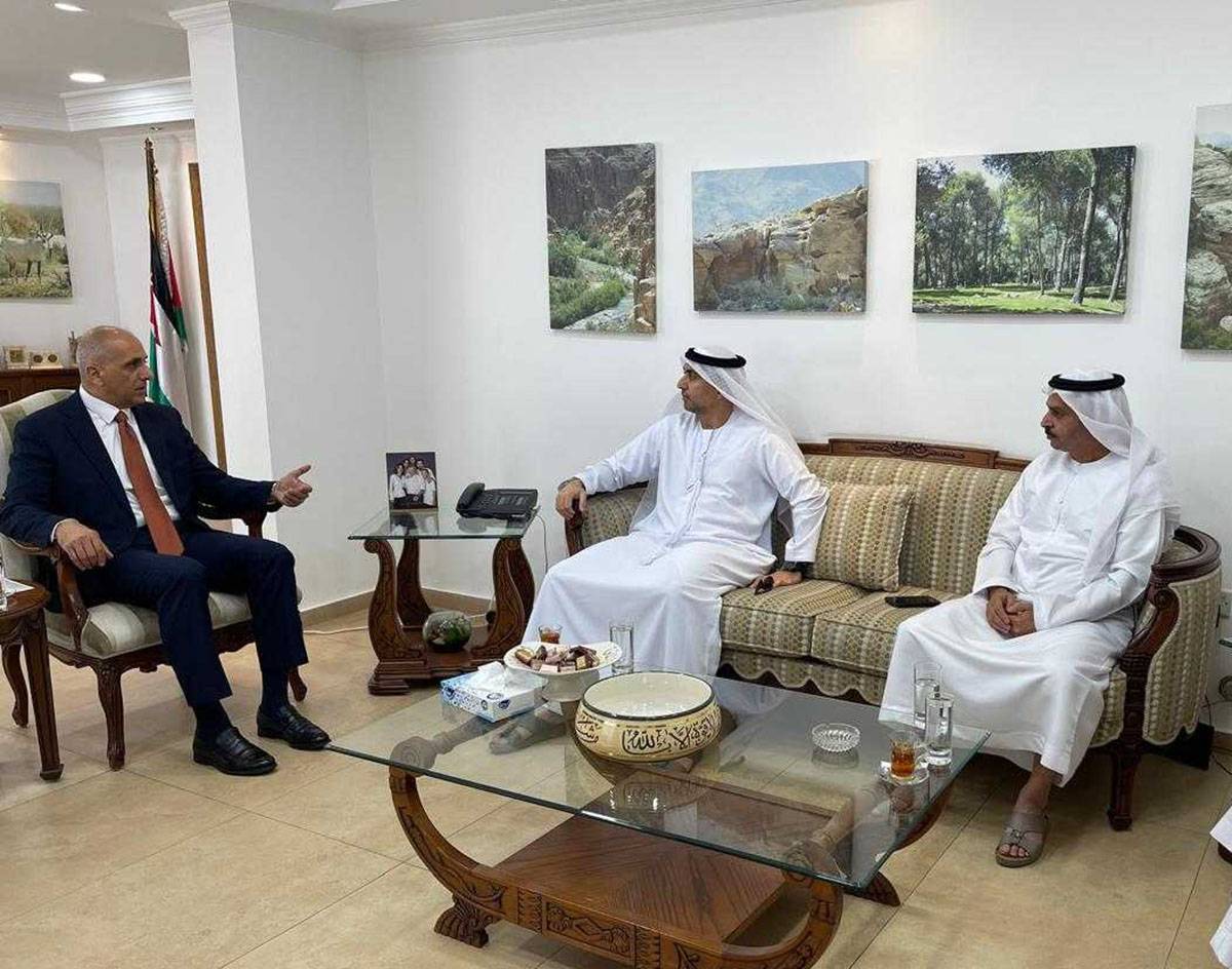 وزير البيئة يلتقي وفدا من مؤسسة زايد الخيرية الإماراتية