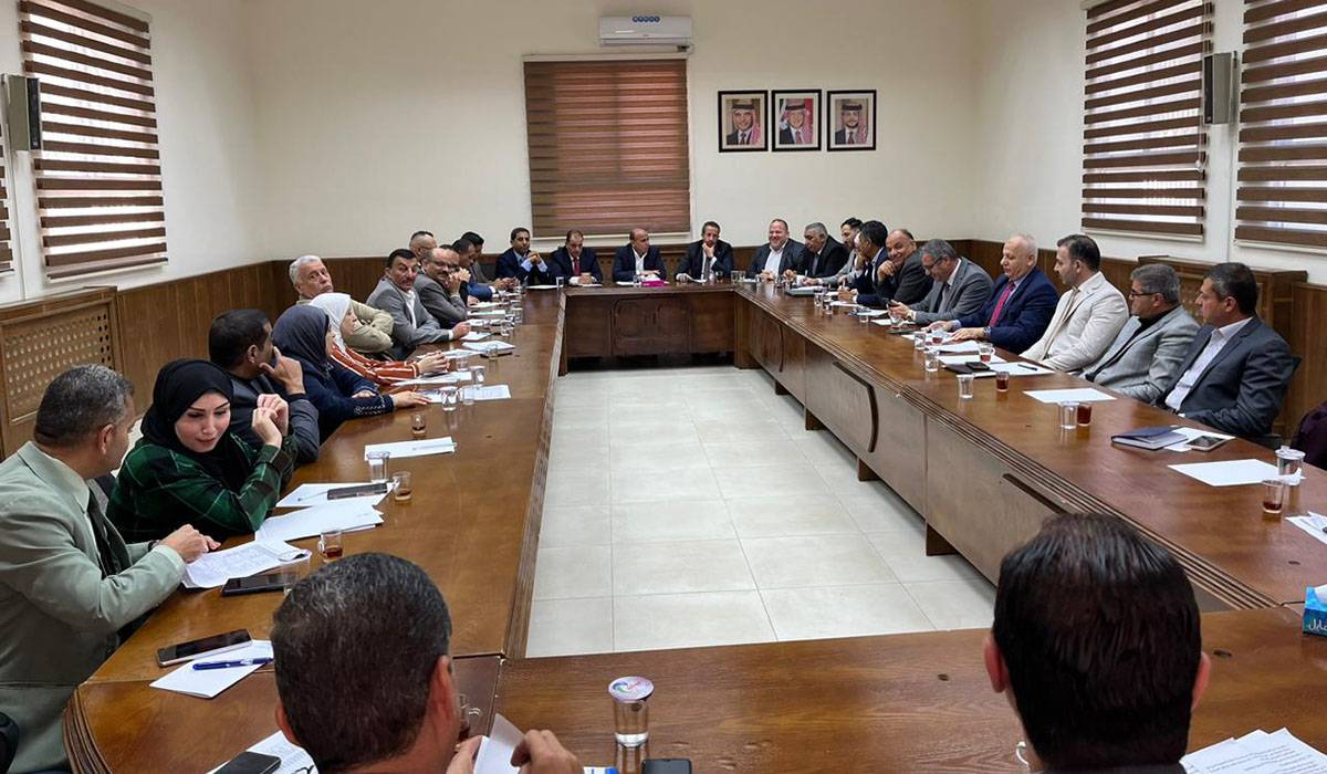 تنفيذي عجلون يؤكد أهمية الإسراع في إنجاز المشاريع