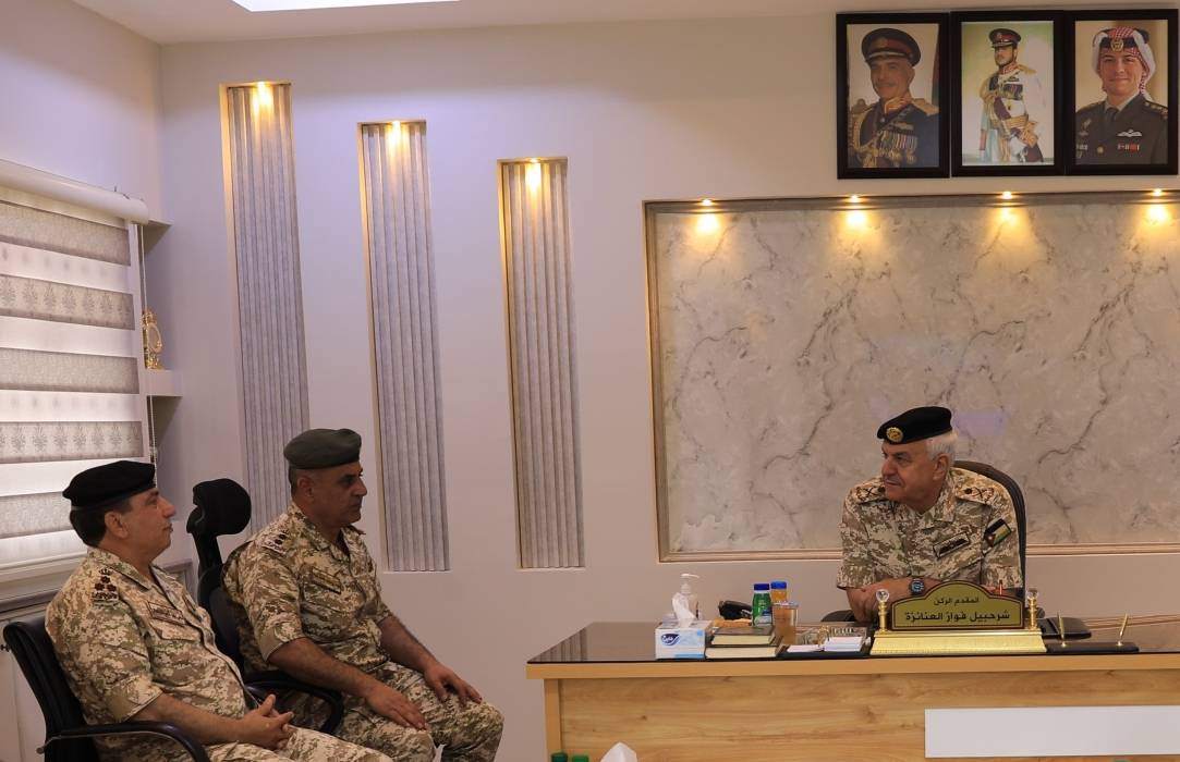 الحنيطي يزور سلاح الهندسة الملكي ومجموعة نقل المواد والمحروقات