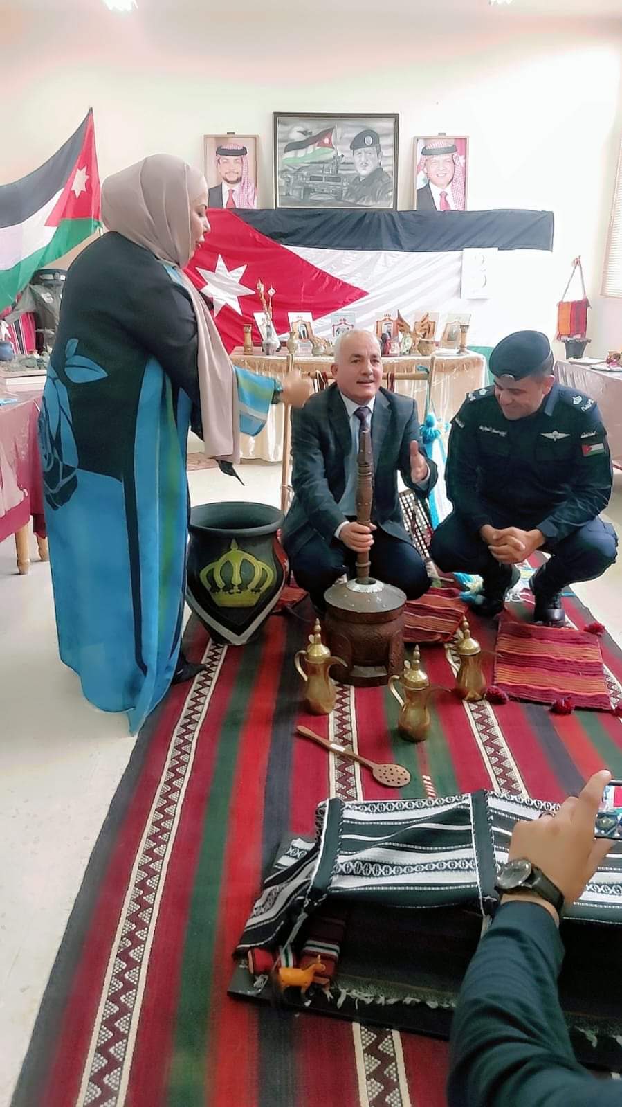 شديفات يرعى افتتاح المعرض الوطني في مدرسة أم سلمة الثانوية للبنات...صور