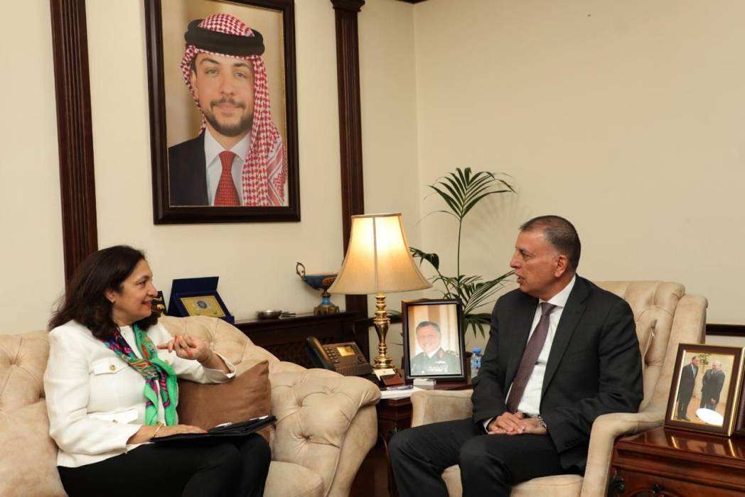 الفراية يلتقي مساعدة وزير الخارجية الأميركي لشؤون الأمن والديمقراطية وحقوق الإنسان