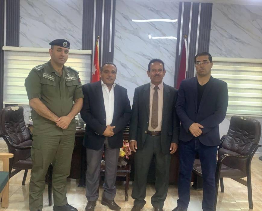 متصرف لواء الموقر الخليفات  يهنئ العبيدات