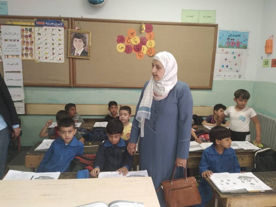 المومني تتفقد مدارس مديرية تربية الزرقاء الثانية