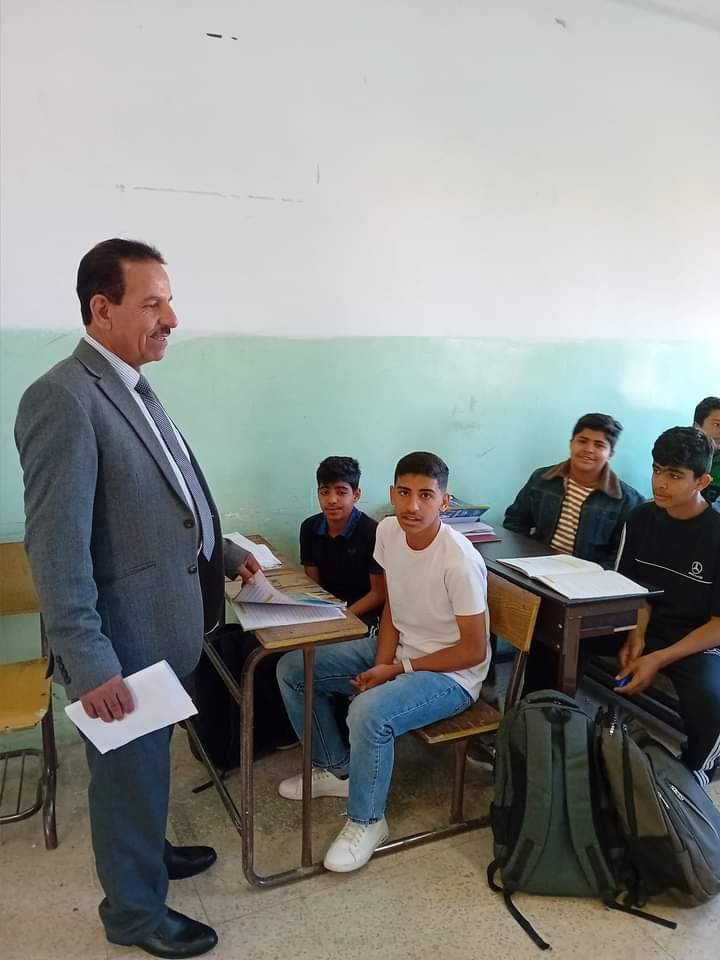 العبيدات  يتفقد مدرستي النقيرة الثانوية للبنين وميمونة بنت الحارث الأساسية