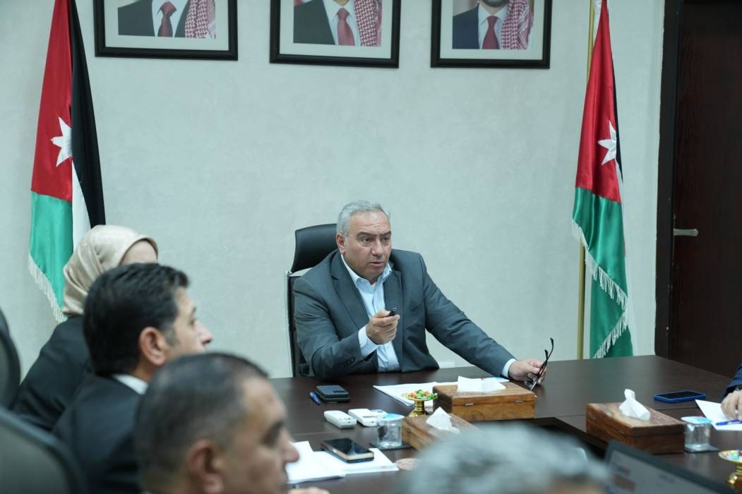 البريزات خلال لقاء مع ممثلين لأم صيحون: السلطة ملتزمة بخططها للنهوض بالمنطقة في مختلف المجالات