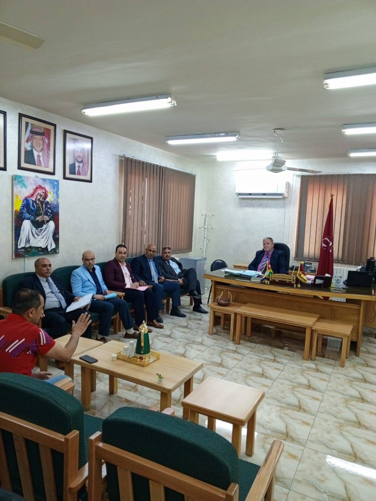 الروابدة يجتمع باللجنة المعنية بمتابعة مراكز امتحانات الثانوية العامة في تربية بني كنانة...صور