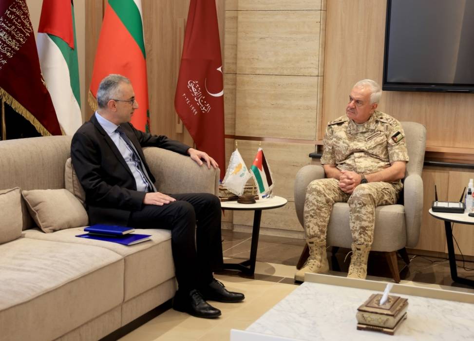 رئيس هيئة الأركان المشتركة يستقبل السفير القبرصي