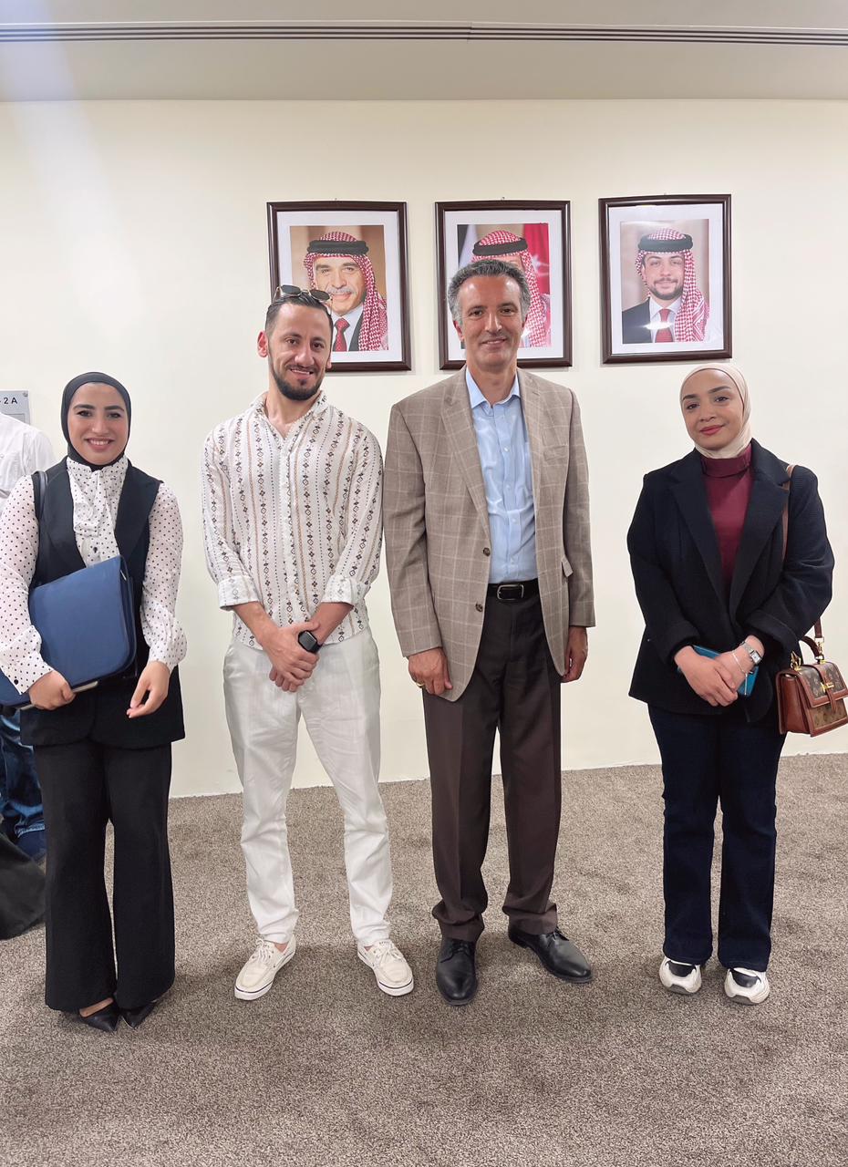 الفايز يكرم مبادرة عالم ايجابي الشبابية التطوعية في العقبة...صور