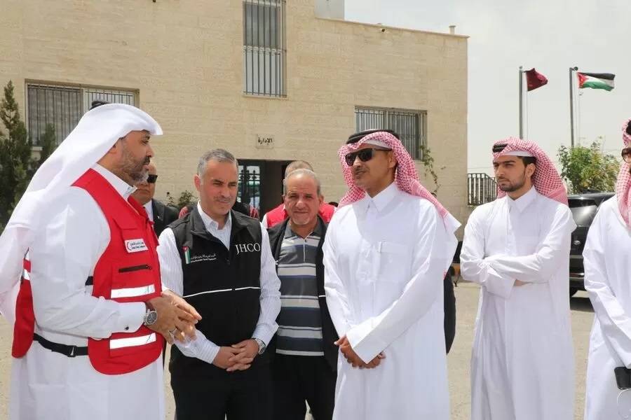 الأردن وقطر يسيران ٢٤ شاحنة إلى غزة.. والسفير آل ثاني يشكر الأردن