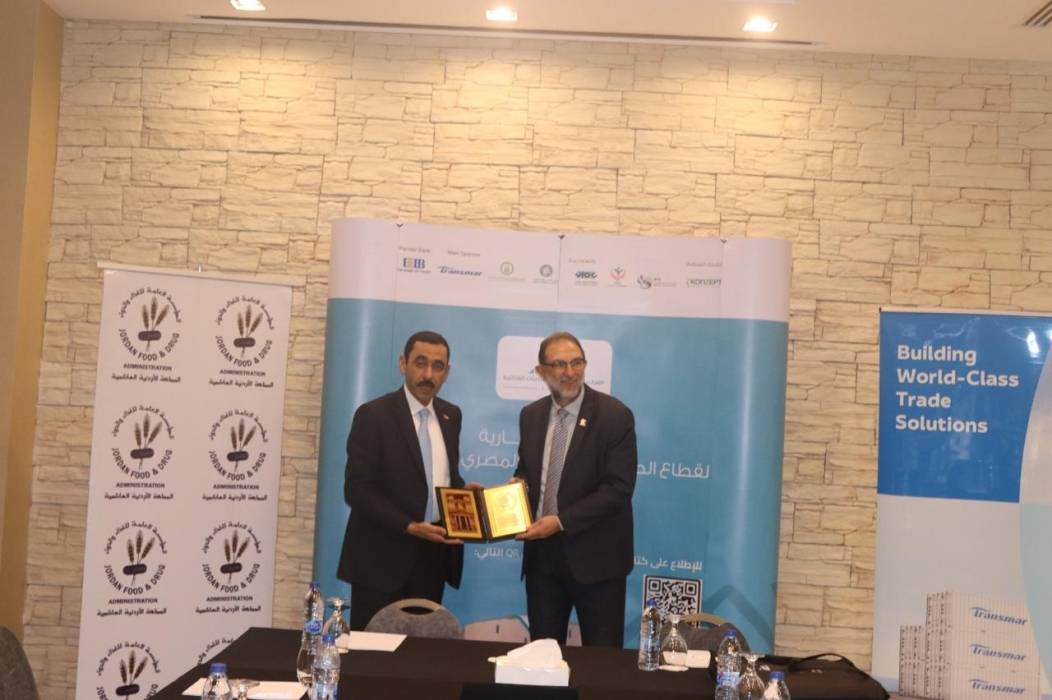 مدير عام مؤسسة الغذاء والدواء ورئيس هيئة سلامة الغذاء المصرية يبحثان سبل تعزيز التعاون المشترك في مجال الغذاء