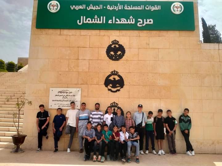 شباب الوسطية ينظم زيارة إلى صرح شهداء الشمال ومدينة أم قيس الأثرية