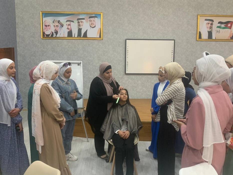 دورة تجميل في مركز شابات القويسمة