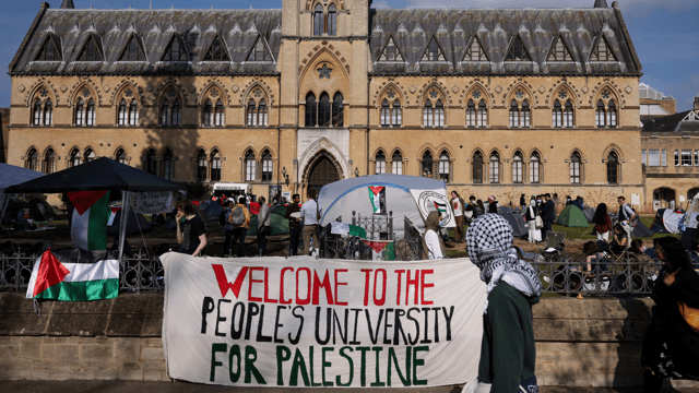 أكاديميون في أكسفورد يطالبون بتدريس طلبة غزة عن بعد