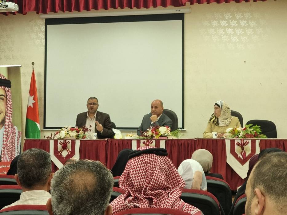 مدير تربية معان يجتمع مع مدراء المدارس لبحث الأمور المتعلقة بنهاية الفصل الثاني 2023  2024 و الامتحان التقييمي للصف الثالث الأساسي