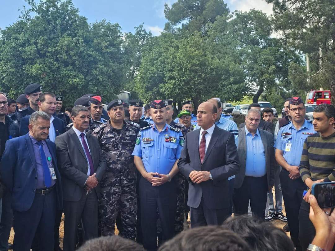 حملة نظافة للمناطق السياحية وأماكن التنزه في محافظة عجلون...صور