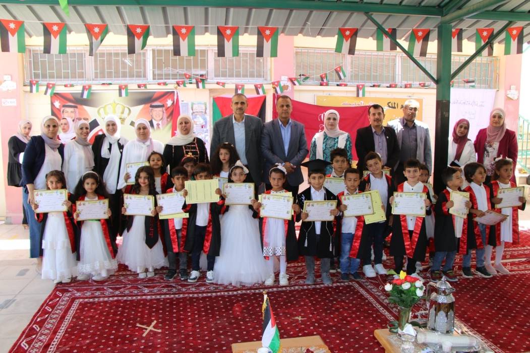 هديرس يرعى حفل تخريج طلبة التمهيدي ومعرض التراث الشعبي والوسائل التعليمية في مدرسة الرامة الثانوية الشاملة.