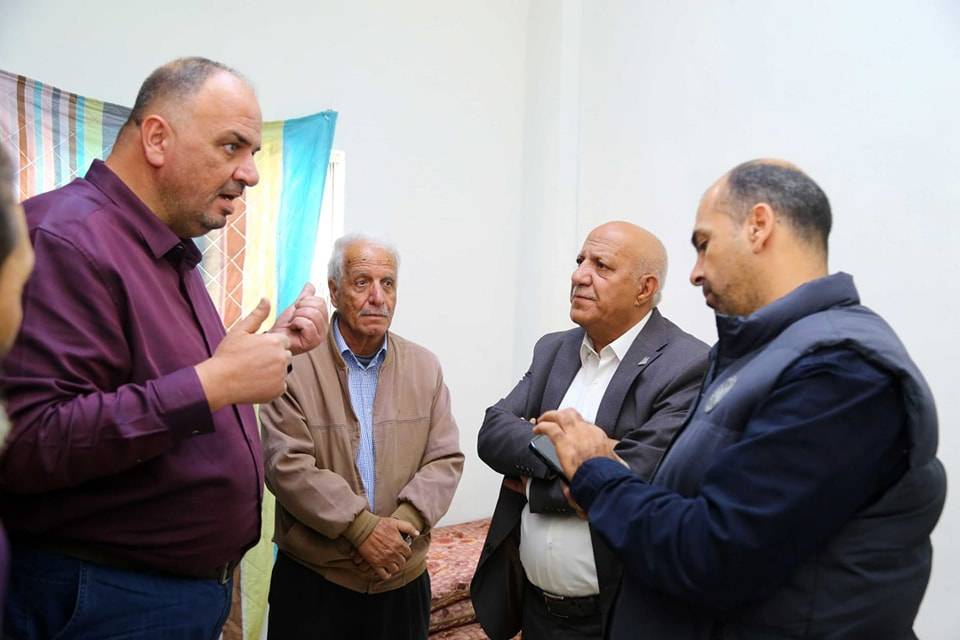 المهندسين تسلّم منزلين لأسر عفيفة في مخيم الوحدات وحي نزال