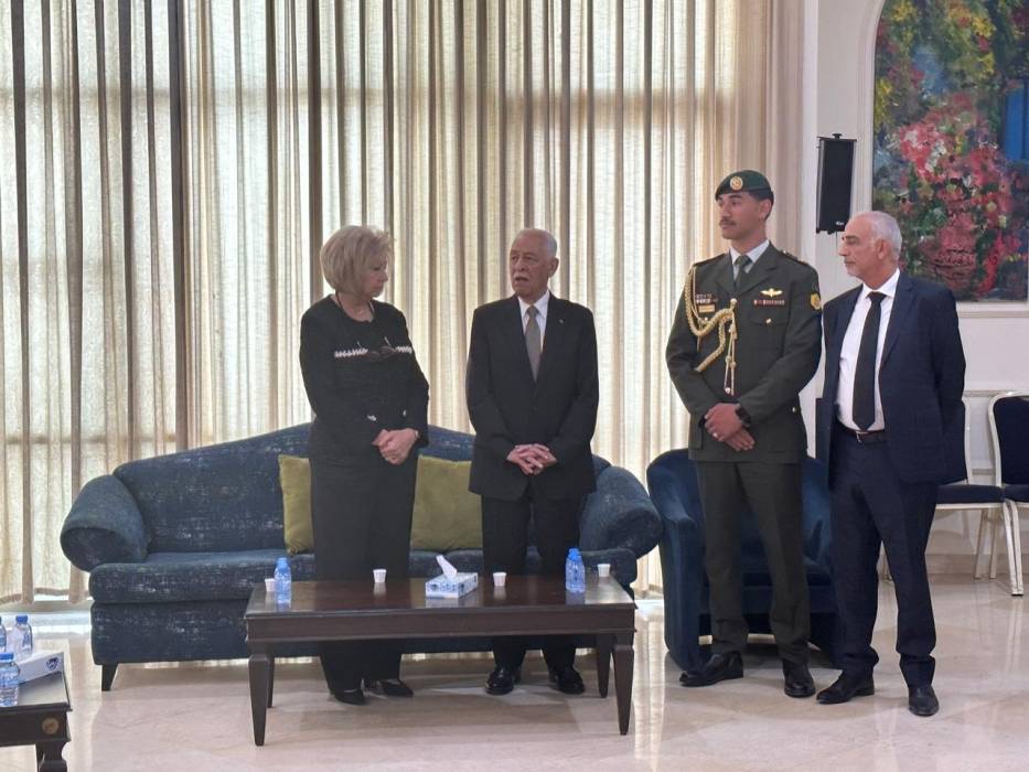 مندوبا عن الملك وولي العهد.. العيسوي يعزي آل حجار