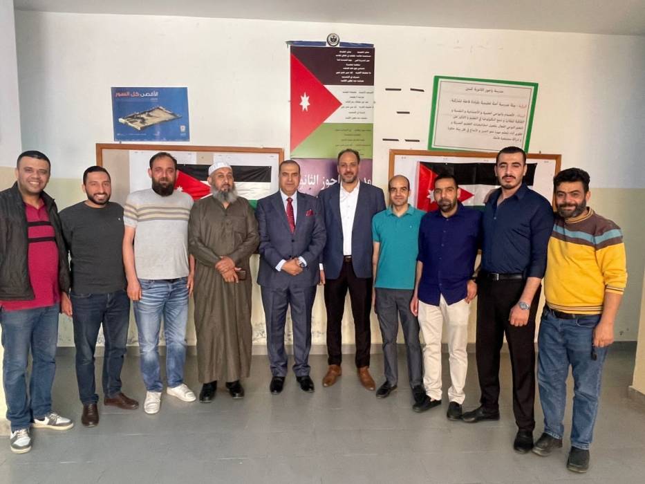 الشوابكة يواصل الزيارات الميدانية لمدارس لواء الجامعة.