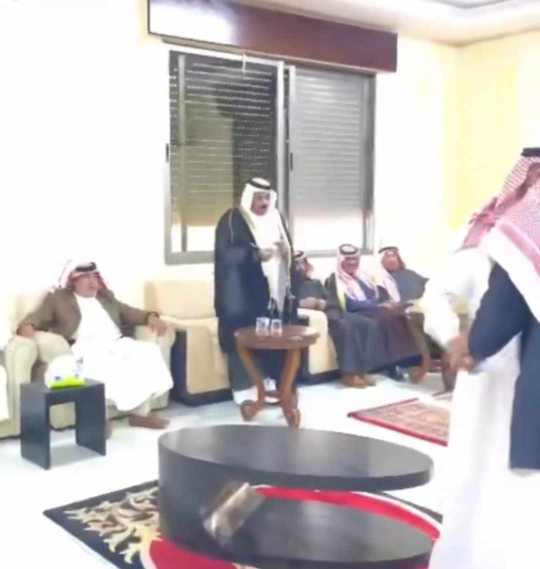 الجبور والفضلات نسايب ...الشيخ زيد الزهير طلب والسيد عايد الفضلات أعطى ... فيديو