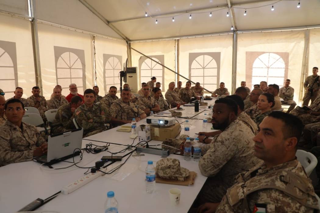 رئيس أركان قوة الواجب المشتركة يستمع لايجازات فروع هيئة الركن_صور