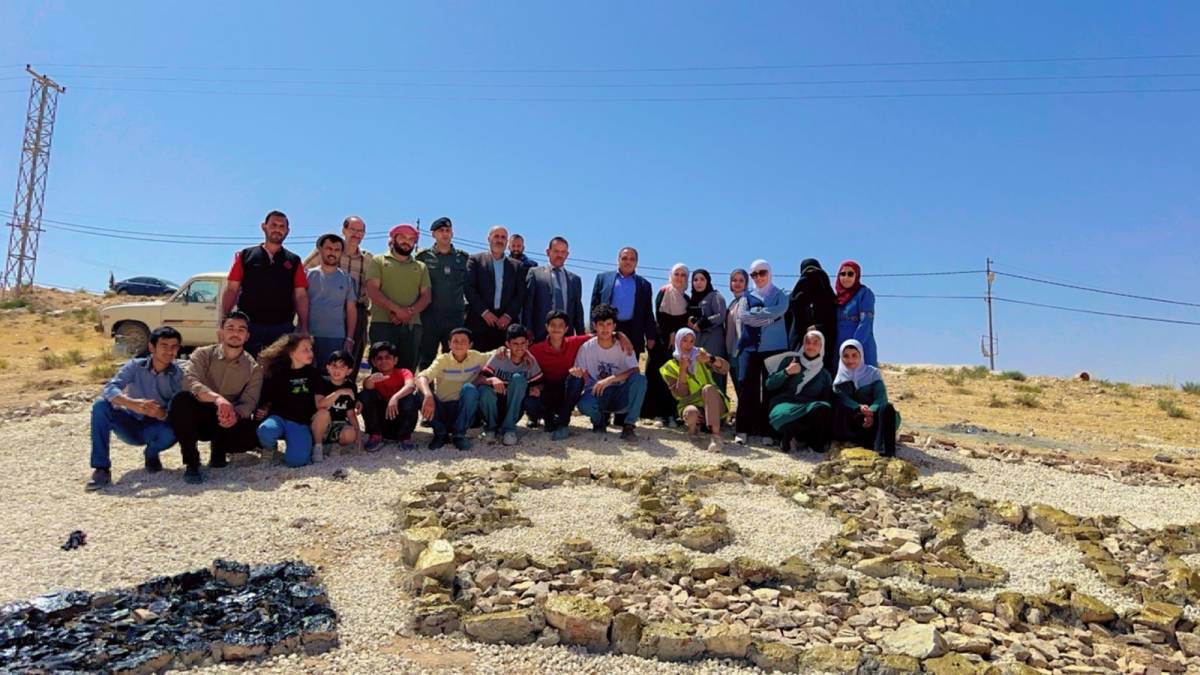 خليفات والعبيدات يشاركان طلبة البرلمان الطلابي في جدارية لواء الموقر...صور