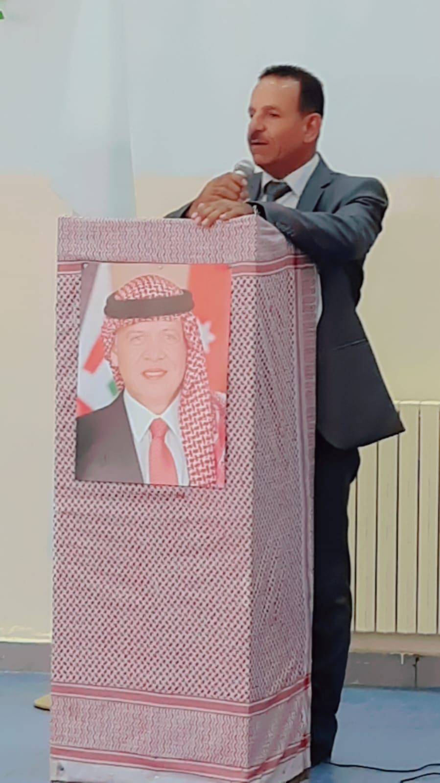 العبيدات يفتح معرض الوسائل التعليمية في مدرسة أسماء بنت أبي بكر الثانوية المختلطة