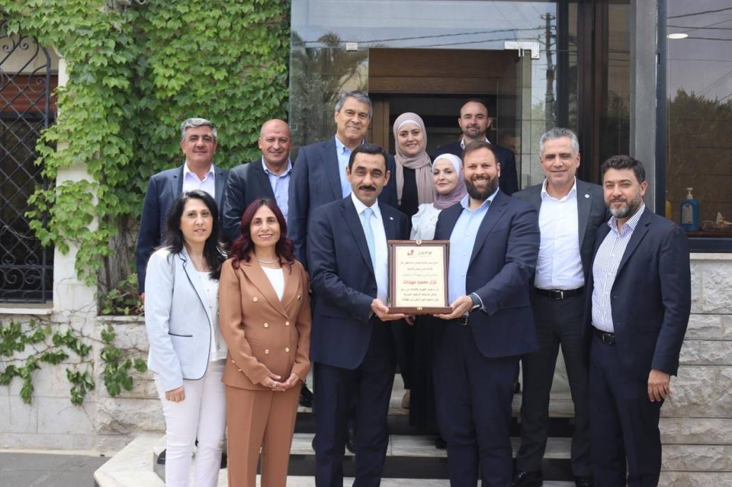 الغذاء والدواء واتحاد منتجي الأدوية يبحثان سبل تعزيز الصناعة الدوائية الوطنية