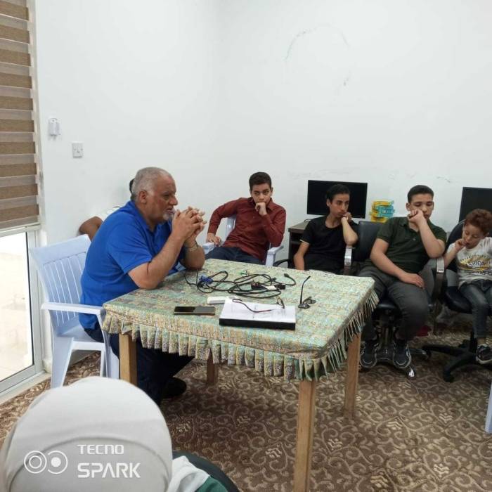 دورة أساسيات الحاسوب في مركز شباب وشابات كفر الماء