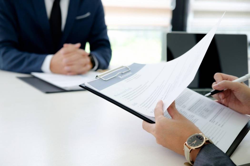 لا إلغاء.. توضيحًا حكوميًا جديدًا بشأن الاجازات بدون راتب