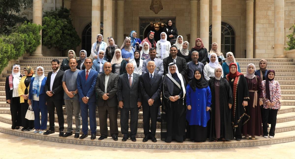 رئيس الديوان الملكي يلتقي وفدا من شباب وشابات الزرقاء...صور