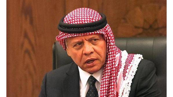 الملك يعزي عشيرة السرور