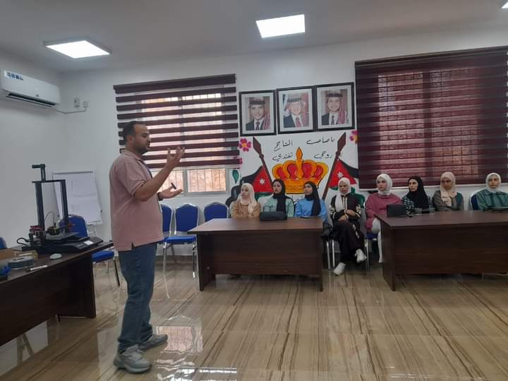 ورشة حول تطور الثقافة الرقمية بمركز شابات الهاشمية