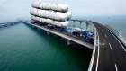 الصين تبهر العالم من جديد لانها بنت أطول جسر في العالم وسط البحر ....شيء لا يصدق.
