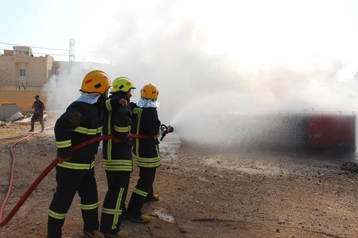 الدفاع المدني يتعامل مع اخماد نيران اشتعلت في حقول مزروعة من القمح في إربد
