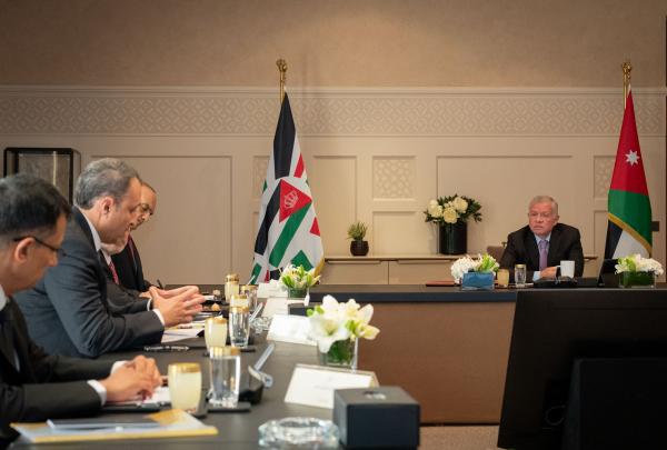 الملك يؤكد اهمية قطاع المحيكات في التشغيل وتعزيز النمو وزيادة الصادرات