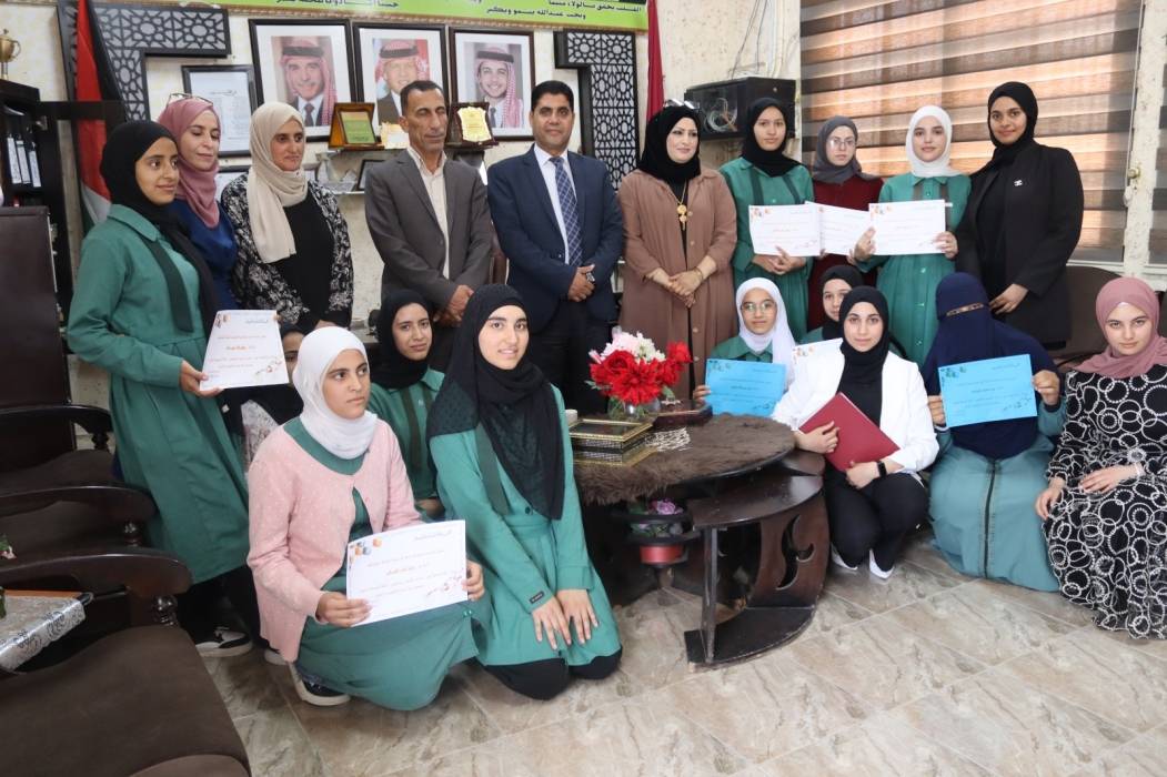 الشرفات يرعى اختتام مشروع نادي الترميز لليافعين في مدرسة الخالدية الثانوية المختلطة...صور