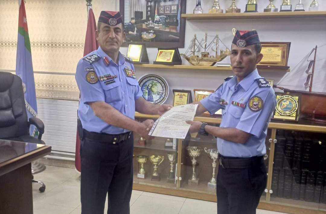 العميد ابو وندي يكرم عدداً من الضباط والافراد ...صور