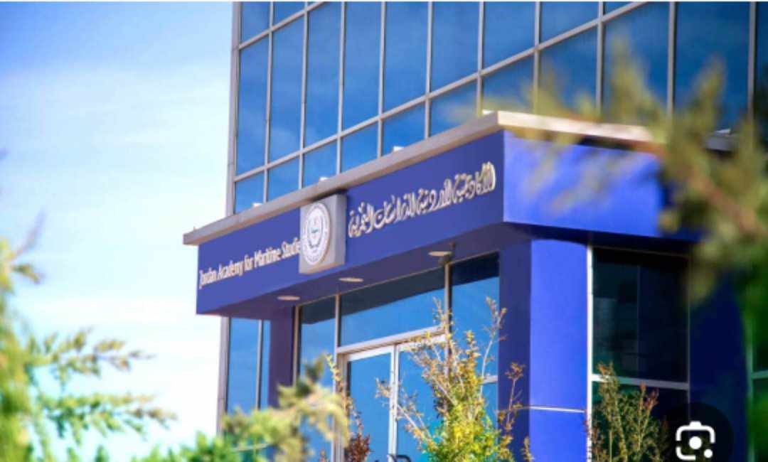 وفد إماراتي رفيع المستوى يزور الأكاديمية الأردنية للدراسات البحرية