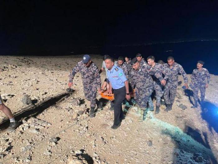 الدفاع المدني ينقذ 5 اشخاص ضلوا طريقهم بمنطقة وعرة في ماعين