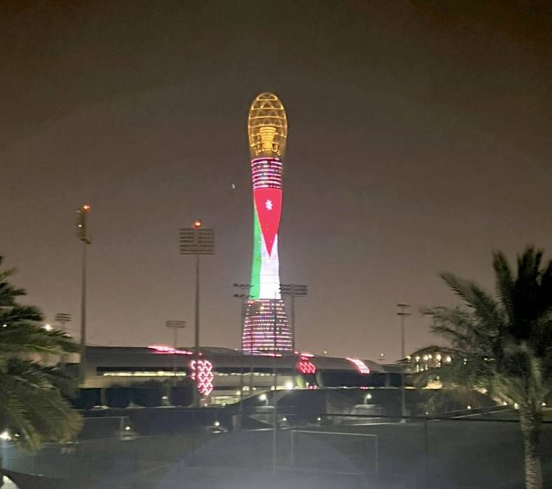 قطر تضيء أبرز أبراجها بالعلم الأردني احتفالا بعيد استقلال المملكة