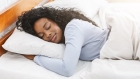 لماذا تحتاج النساء إلى ساعات نوم أكثر من الرجال؟