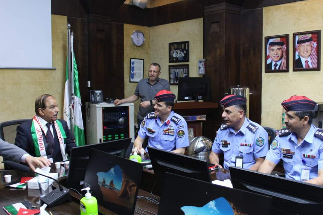 محاضرة للفريق غازي الطيب في جامعة البتراء بمناسبه عيد الاستقلال...صور