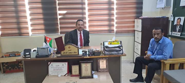 العبيدات يزور مدرستي عائشة أم المؤمنين والحاتمية الثانوية للبنين