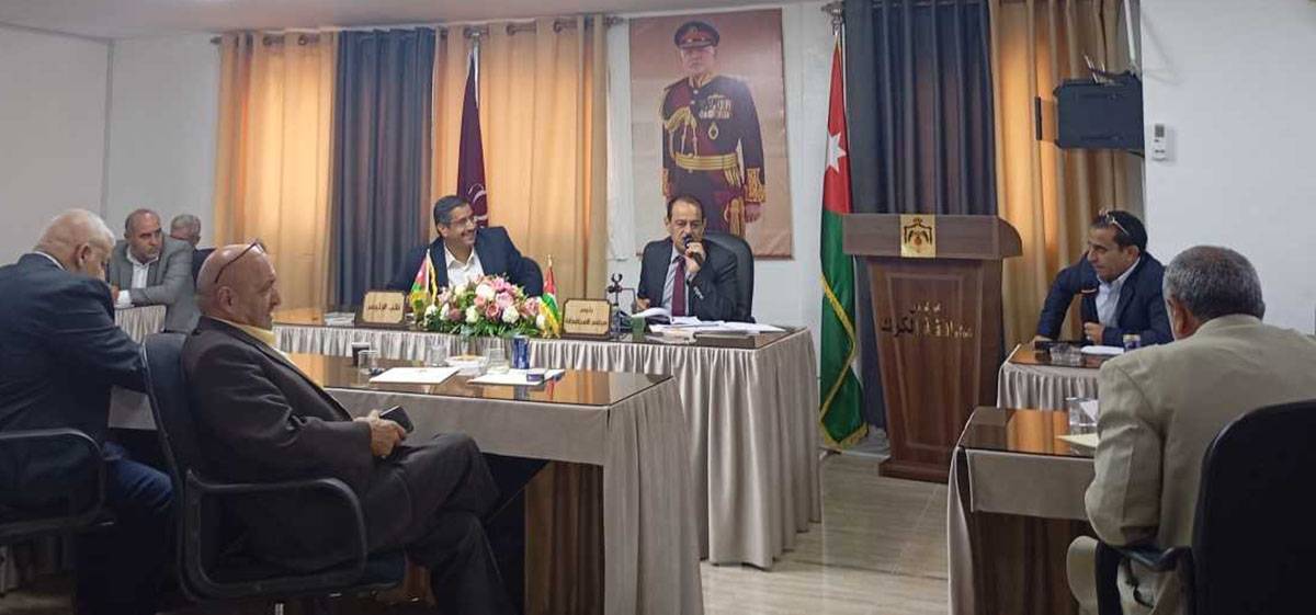 مجلس محافظة الكرك يبحث مشاريع قطاعي الشباب والأشغال