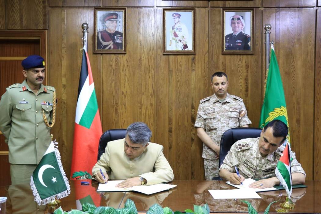 توقيع مذكرة تفاهم بين كلية الدفاع الوطني الملكية الأردنية وجامعة الدفاع الوطني الباكستانية