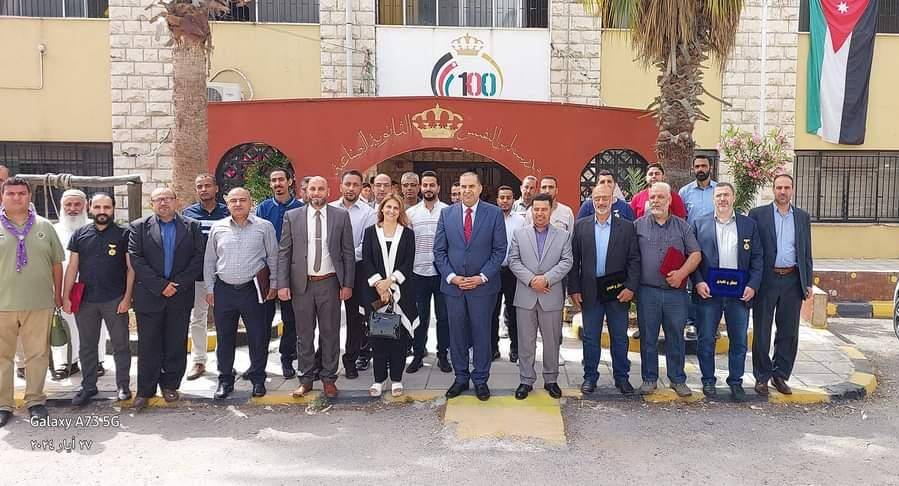 الشوابكة يكرم مدرسة ابن النفيس الثانوية الصناعية للبنين لحصولها على شهادة الاعتمادية بيرسون.