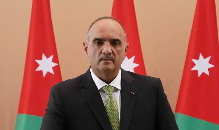 عاجل ..رئيس الوزراء يصدر  بلاغا بتعطيل  الوزارات والمؤسسات يوم الاحد الموافق 9 حزيران