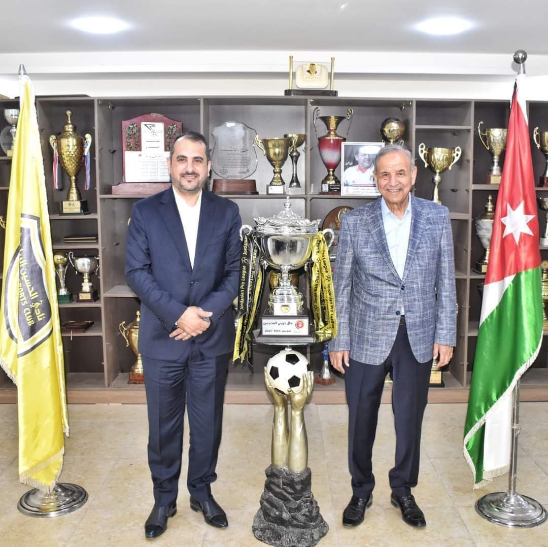 نائب رئيس الوزراء يقدم التهاني لنادي الحسين