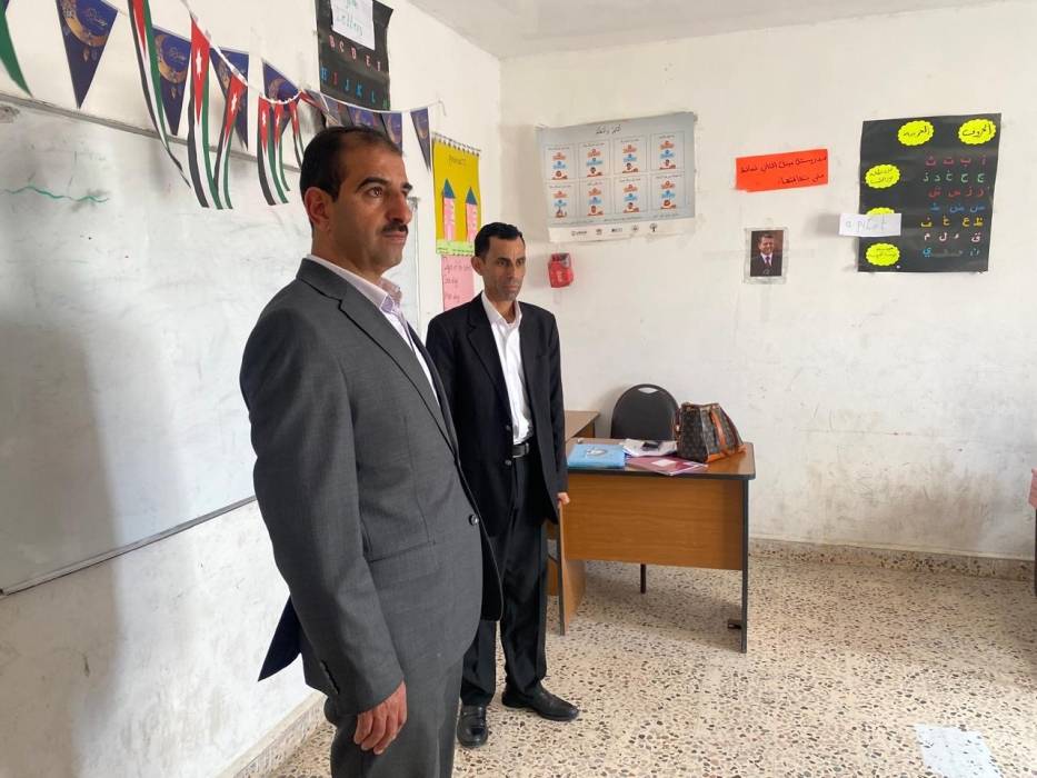 السكارنة يتفقد مدرسة زينب الاساسية الجنوبية في لواء الجيزة...صور